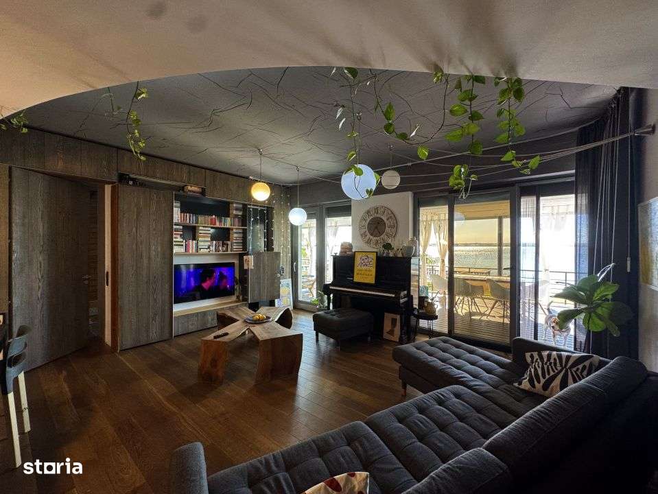 Un apartament ca o casa, cu peluza si ponton pe lac - Imagine principală: 4/19