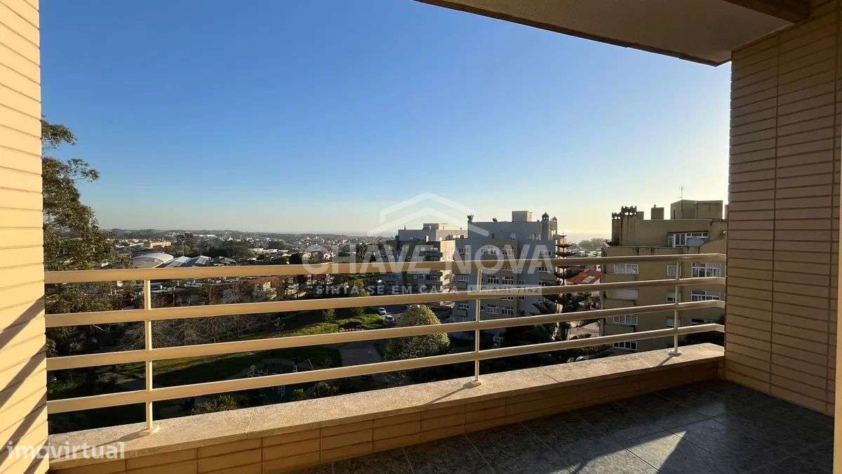 T2+1 Renovado na Madalena | Último Piso com Vista Mar e Box Privativa-25