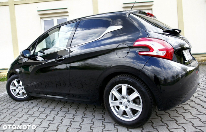 Peugeot 208 120 VTI Intuitive - 30