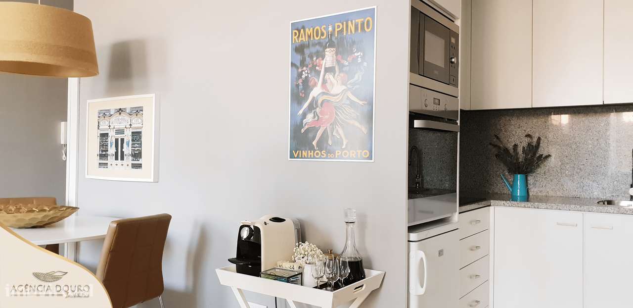 Apartamento T0 mobilado no centro histórico do Porto-4