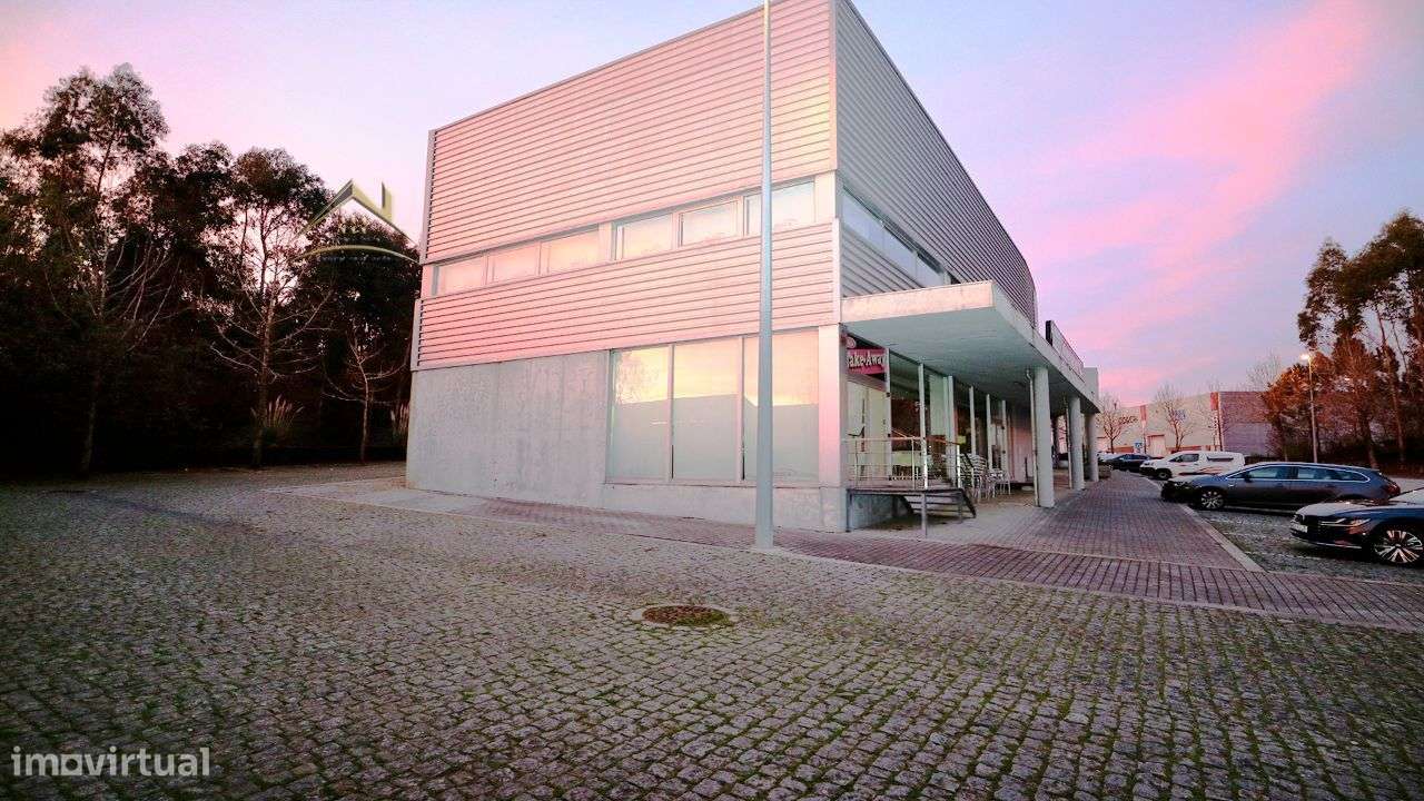 Restaurante "Castelo da Maia" Localizado em Zona Industrial,-5