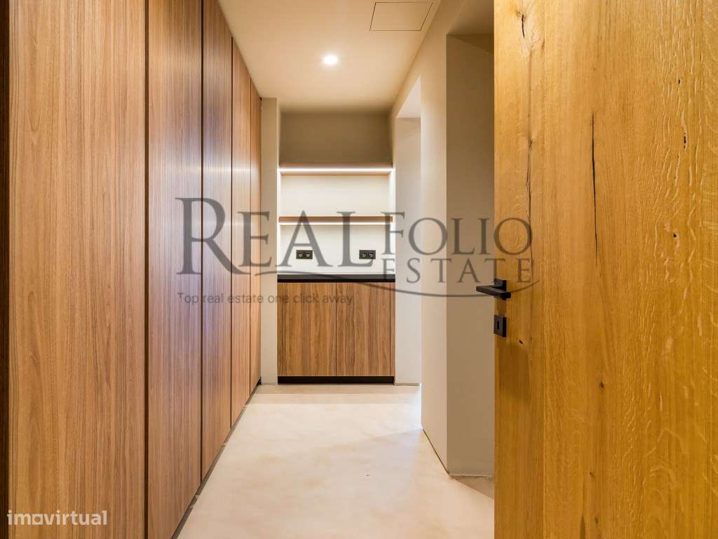 Moradia T5 com acabamentos de luxo e vista panorâmicas sobre a Baia...-18