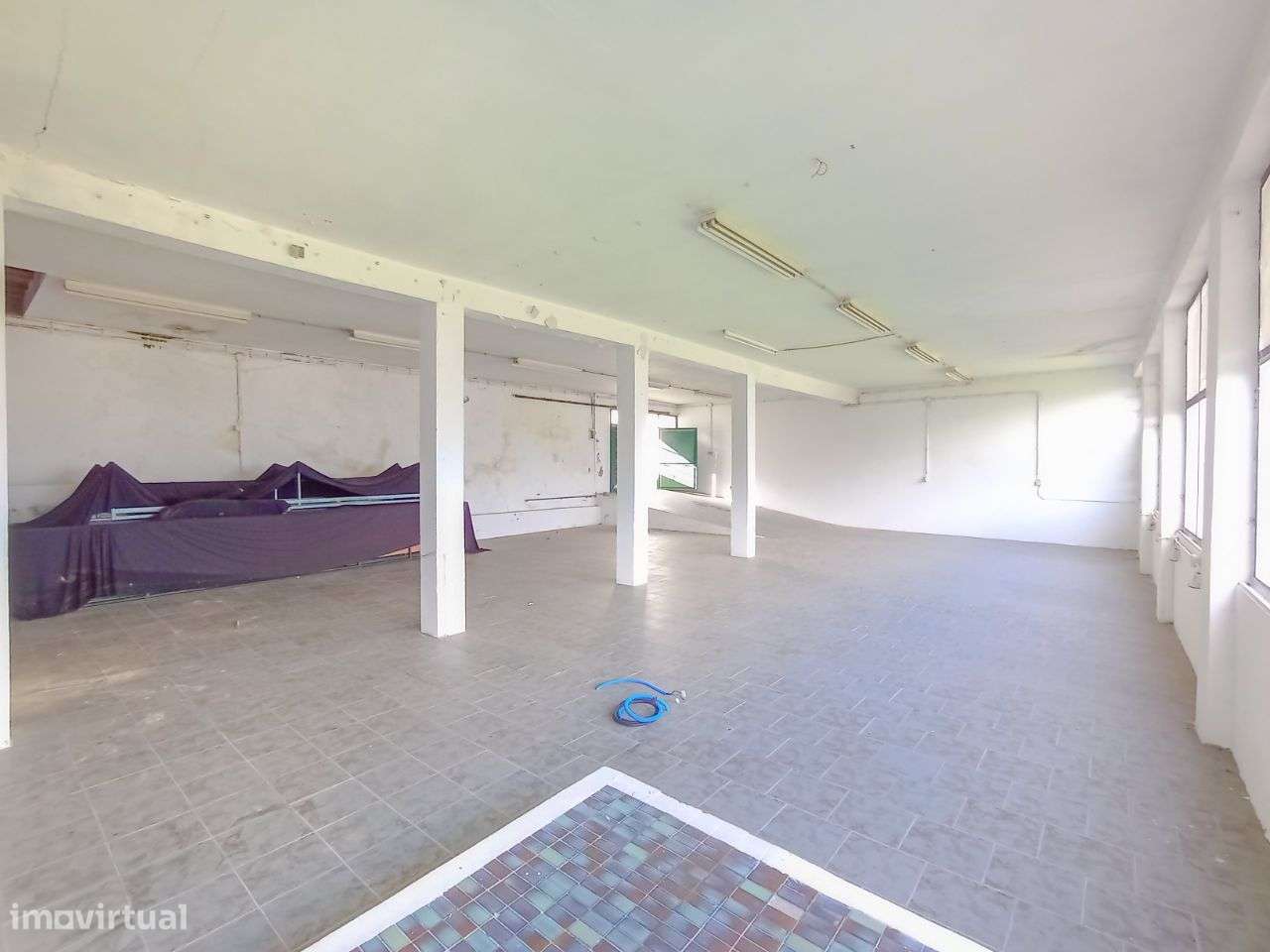 Armazém em Roriz, Santo Tirso-8