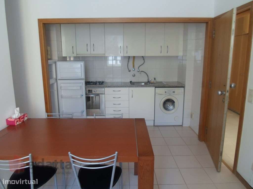Apartamento T1 Mobilado e cozinha equipada na Avenida Sá da Bandeir... - Grande imagem: 2/20