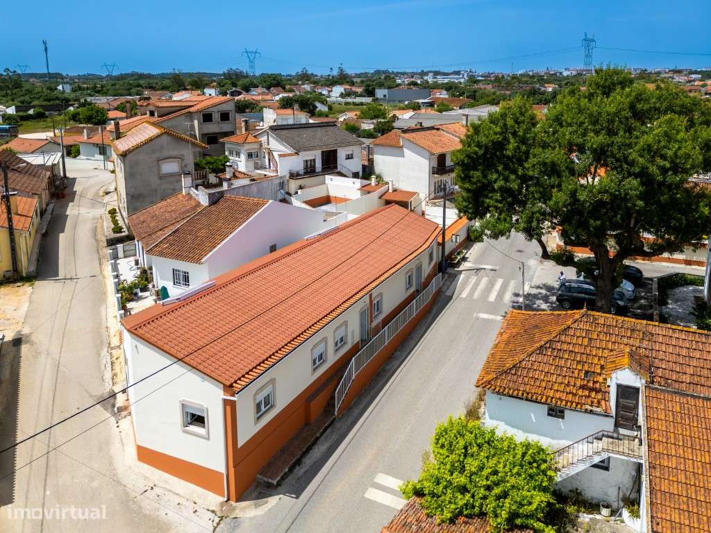 Moradia térrea, nova, geminada em zona tranquila dentro de aldeia-43