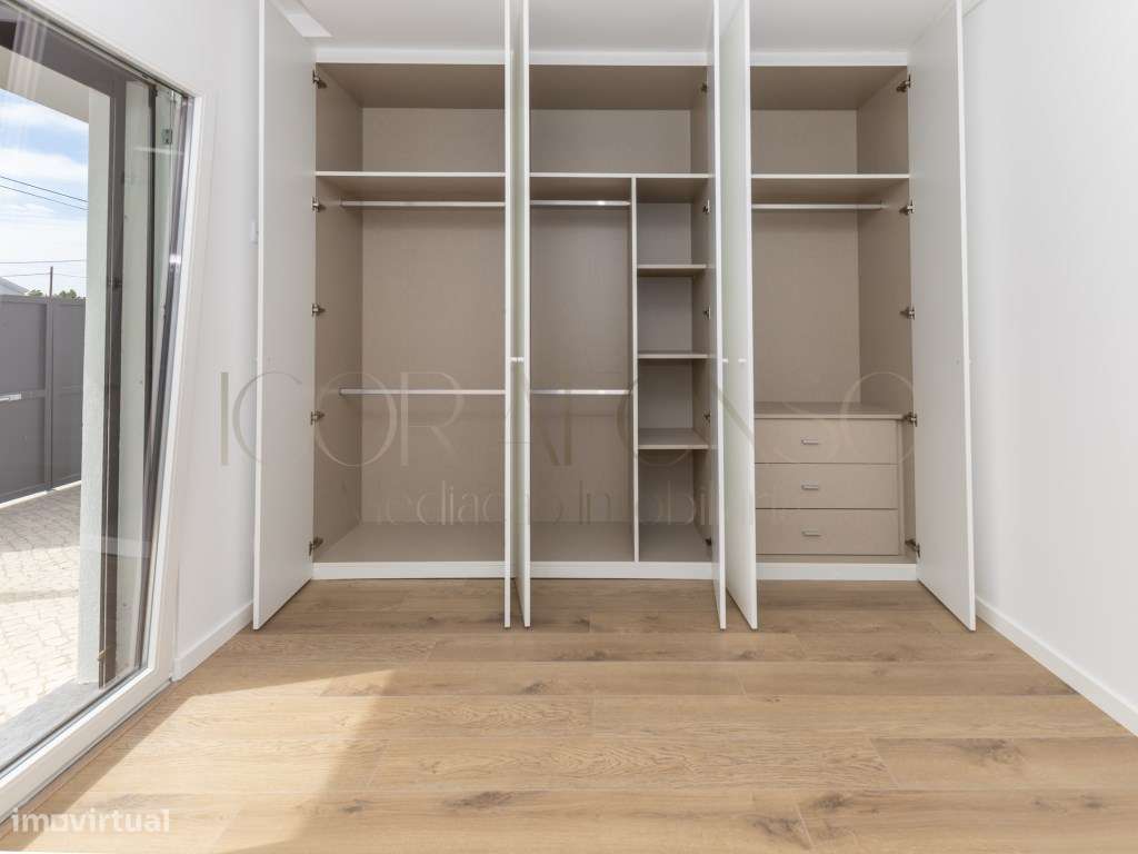 Moradia Geminada T3 com Suíte e Ótimo Espaço Exterior-39