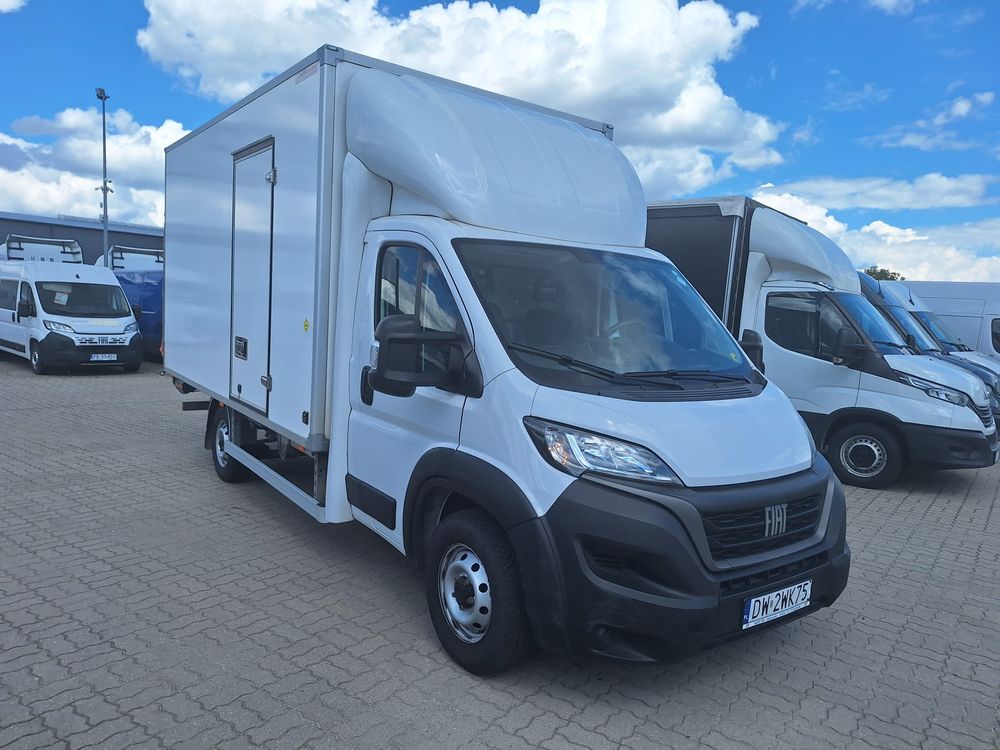Fiat Ducato kontener z windą 750kg 8EP fv23% leasing krajowy niski przebieg Fiat Ducato 2,2 140KM kontener 8EP winda 750kg krajowy 1szy właściciel