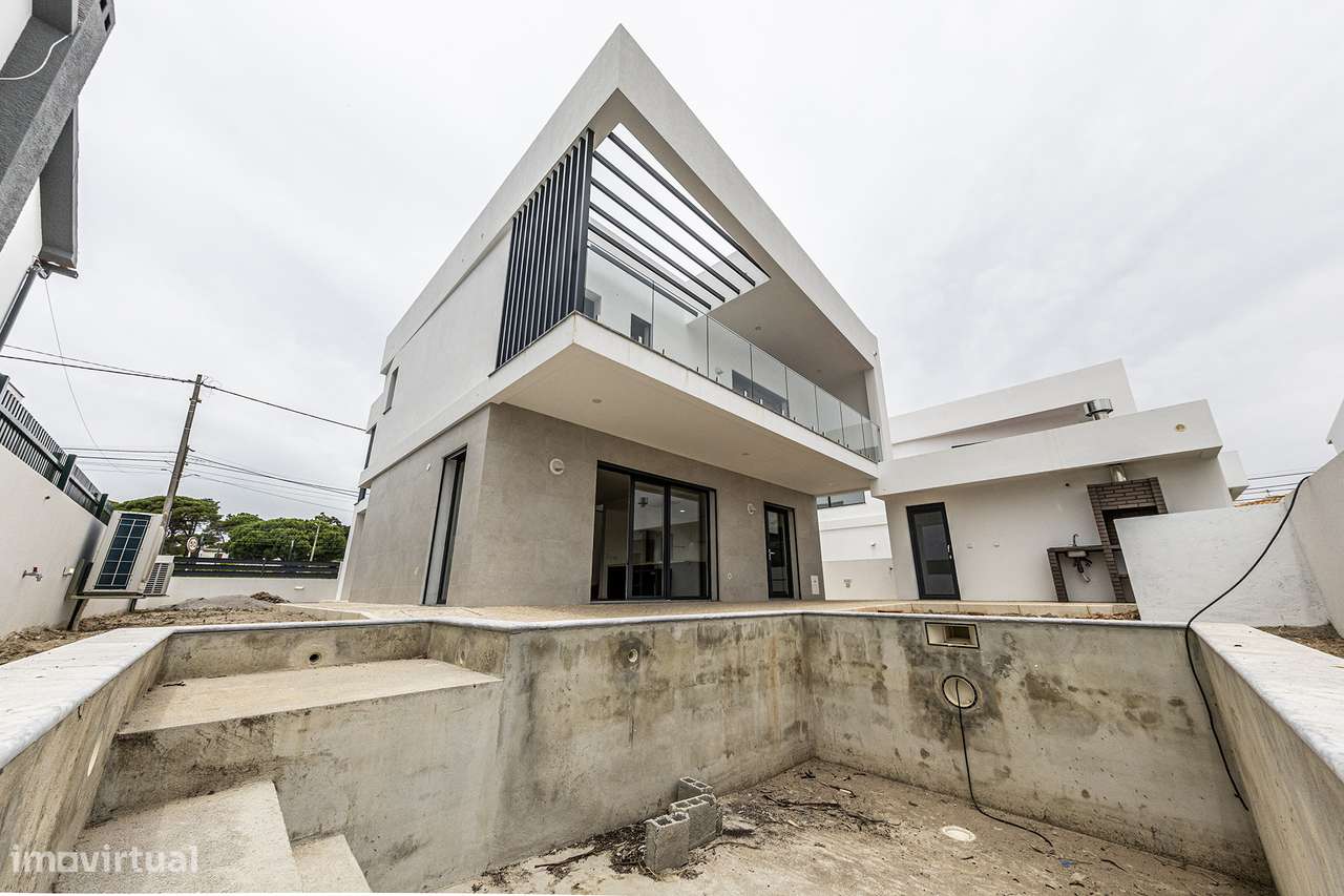 Moradia T4 de arquitetura contemporânea-43