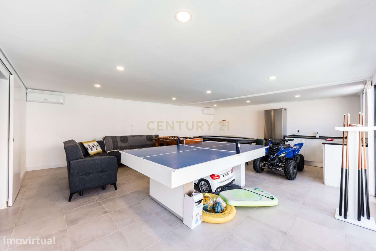 Moradia T4 com 3 Suites, Piscina e Anexo T1 – Marisol, Charneca de Cap - Grande imagem: 3/28