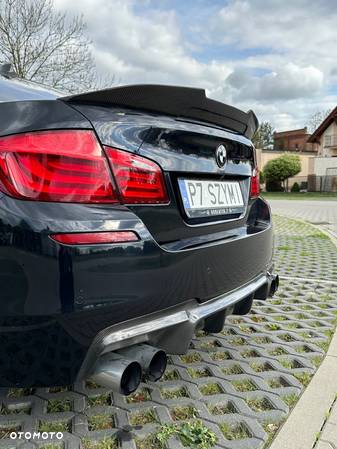 BMW Seria 5 550i - 14