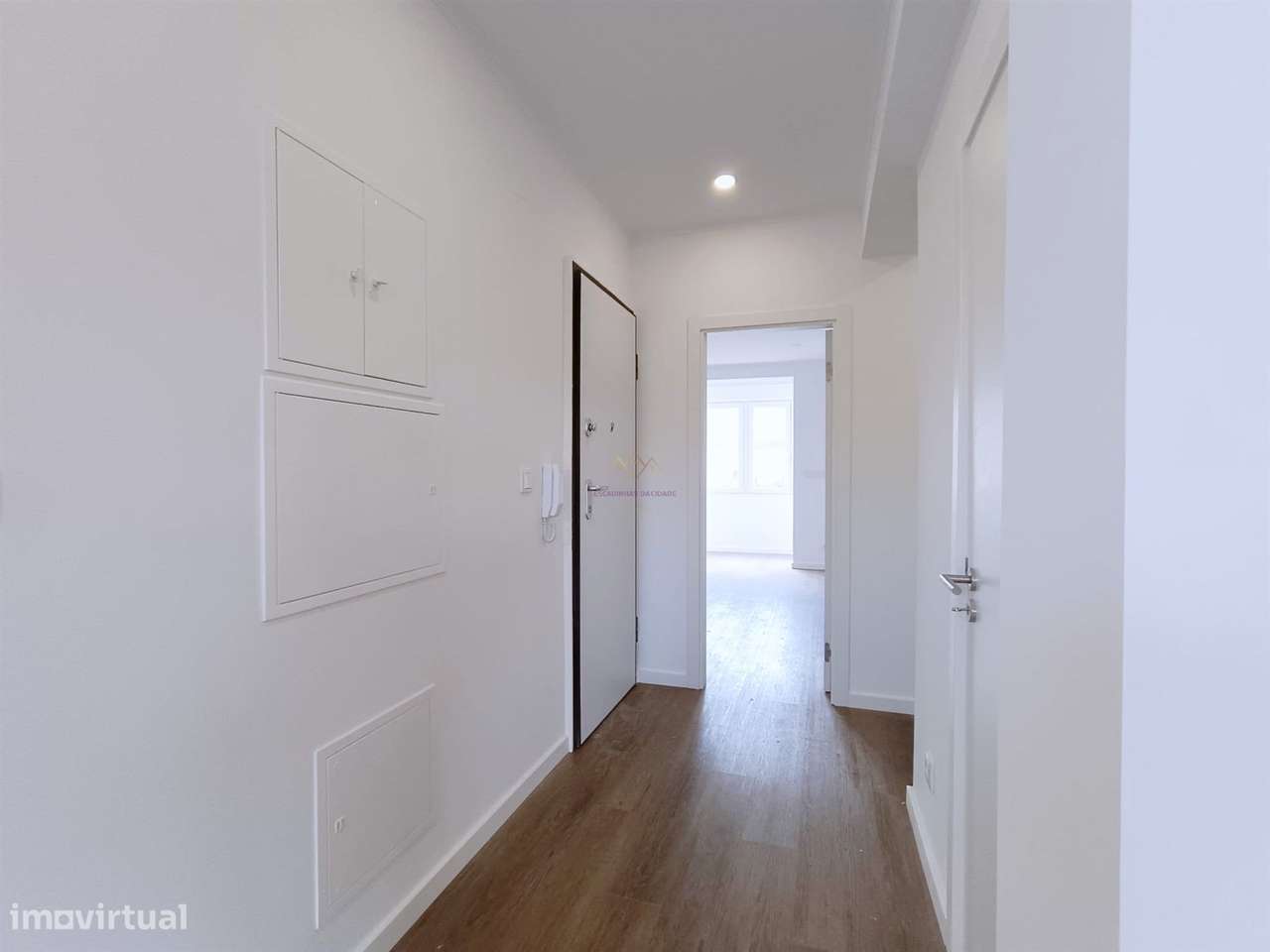 Apartamento remodelado centro Amadora-15