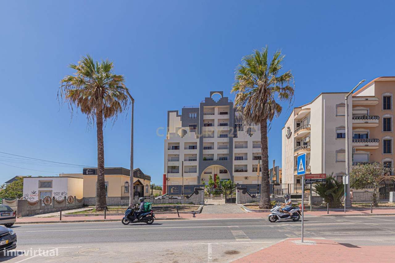 Apartamento T3 com 240 m2 área bruta - Charneca da Caparica - Grande imagem: 1/44