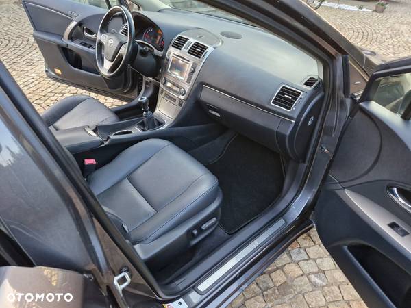 Toyota Avensis Touring Sports 1.8 Executive - 19