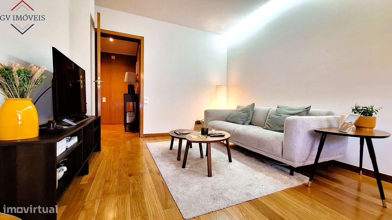 Excelente T1+1  Rua John Whitehead-9