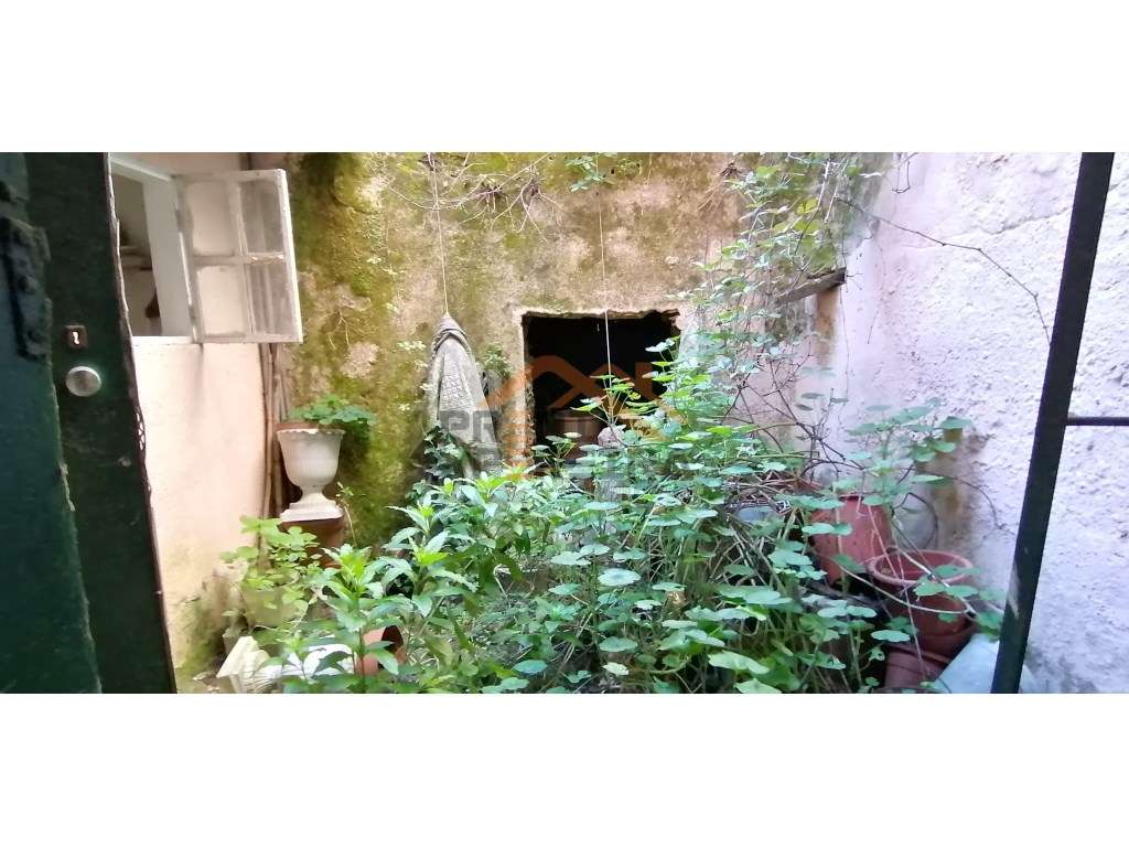 Prédio para reabilitação no Paço do Lumiar, com elevado potencial d...-33