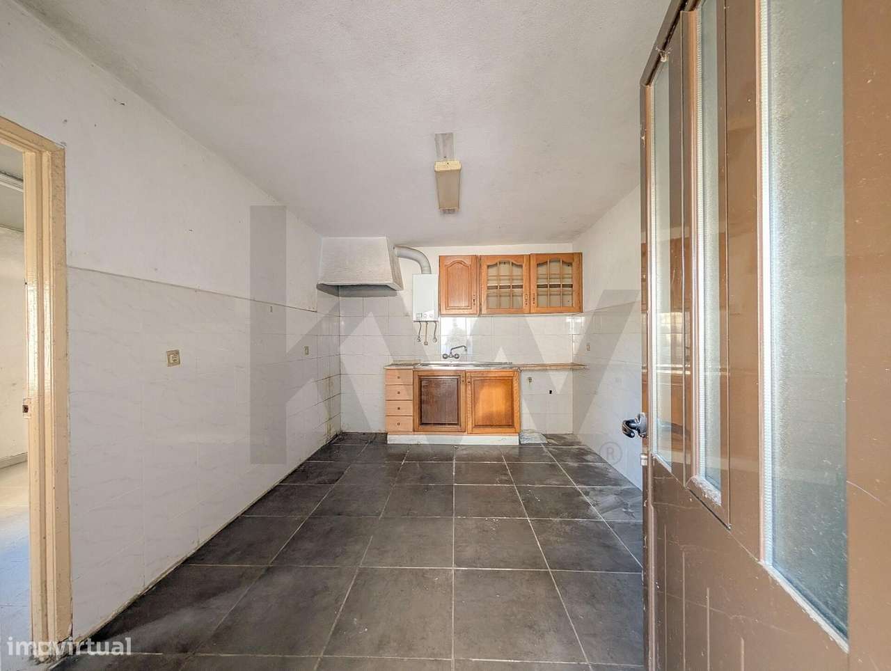 Moradia Bi-Familiar + 2 Anexos Habitáveis na Sobreda Caparica-32