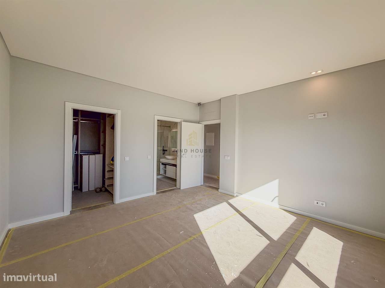 Vende-se Moradia T4 com jardim em Albarraque-19