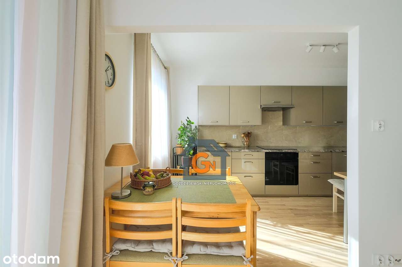 Sprzedam 4 pok mieszkanie o pow. 90m2 + miejsce parkingowe w garażu.-8