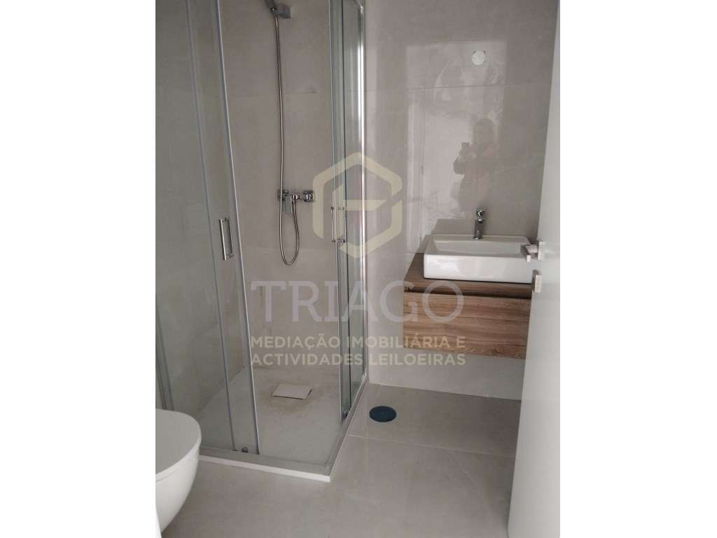 Fantástico Apartamento T2 com Varanda-6