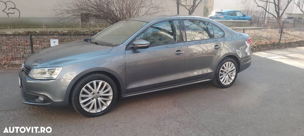 Volkswagen Jetta 1.6 TDI DPF DSG Highline - 8