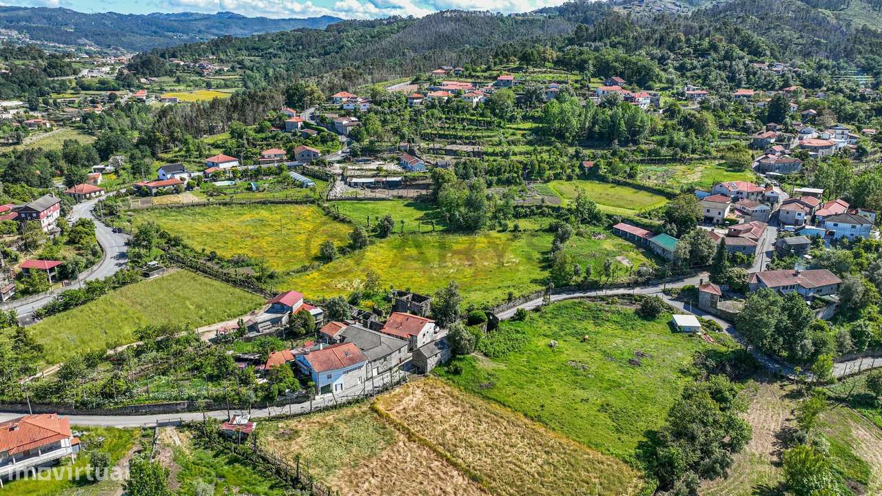 Terreno com duas moradias para restauro - Grande imagem: 5/30