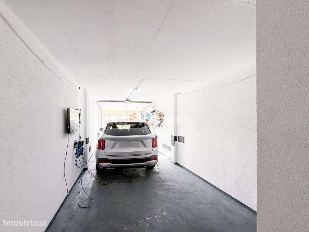 Apartamento T3 Semi-Novo, c/ Garagem - em Constância-40
