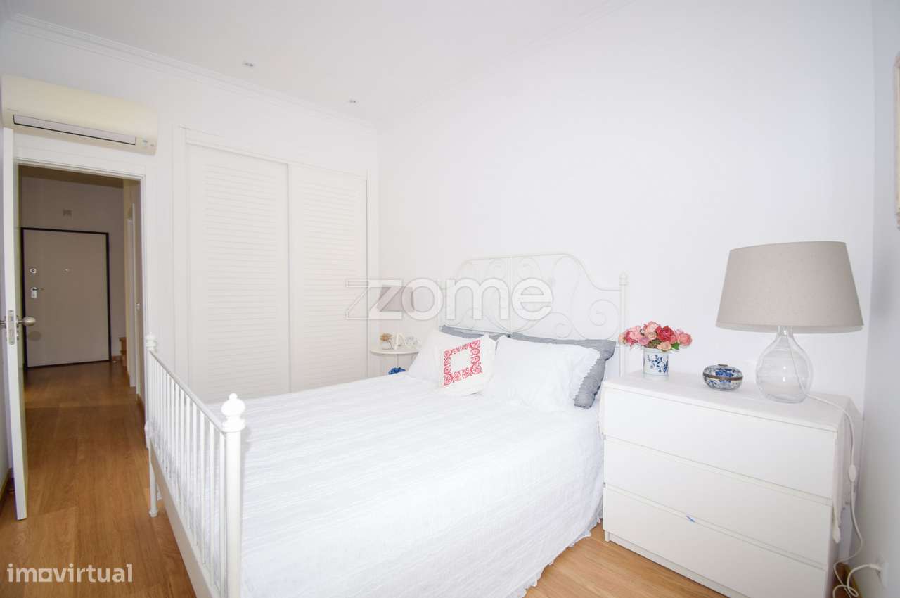 Prédio com 2 apartamentos independentes, totalmente remodelado - Grande imagem: 3/37