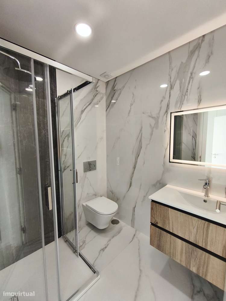 Apartamento T3 Novo c/ Garagem e um parque de Estacionamento-4