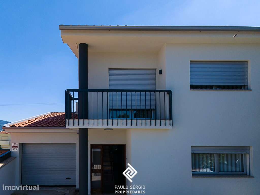 Luxuosa Moradia T3 em banda em Fermentões - Guimarães - Grande imagem: 4/34