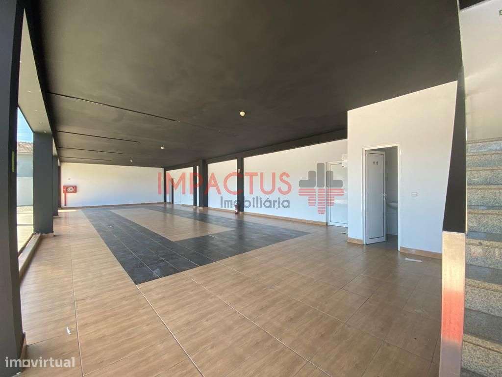 Armazém + 2 lojas de comércio face à N14 na Trofa - Grande imagem: 2/15