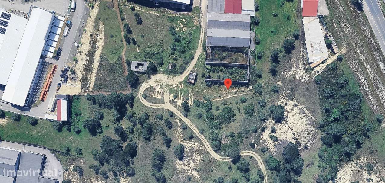Terreno com armazém inacabado em Coimbra - Grande imagem: 4/6