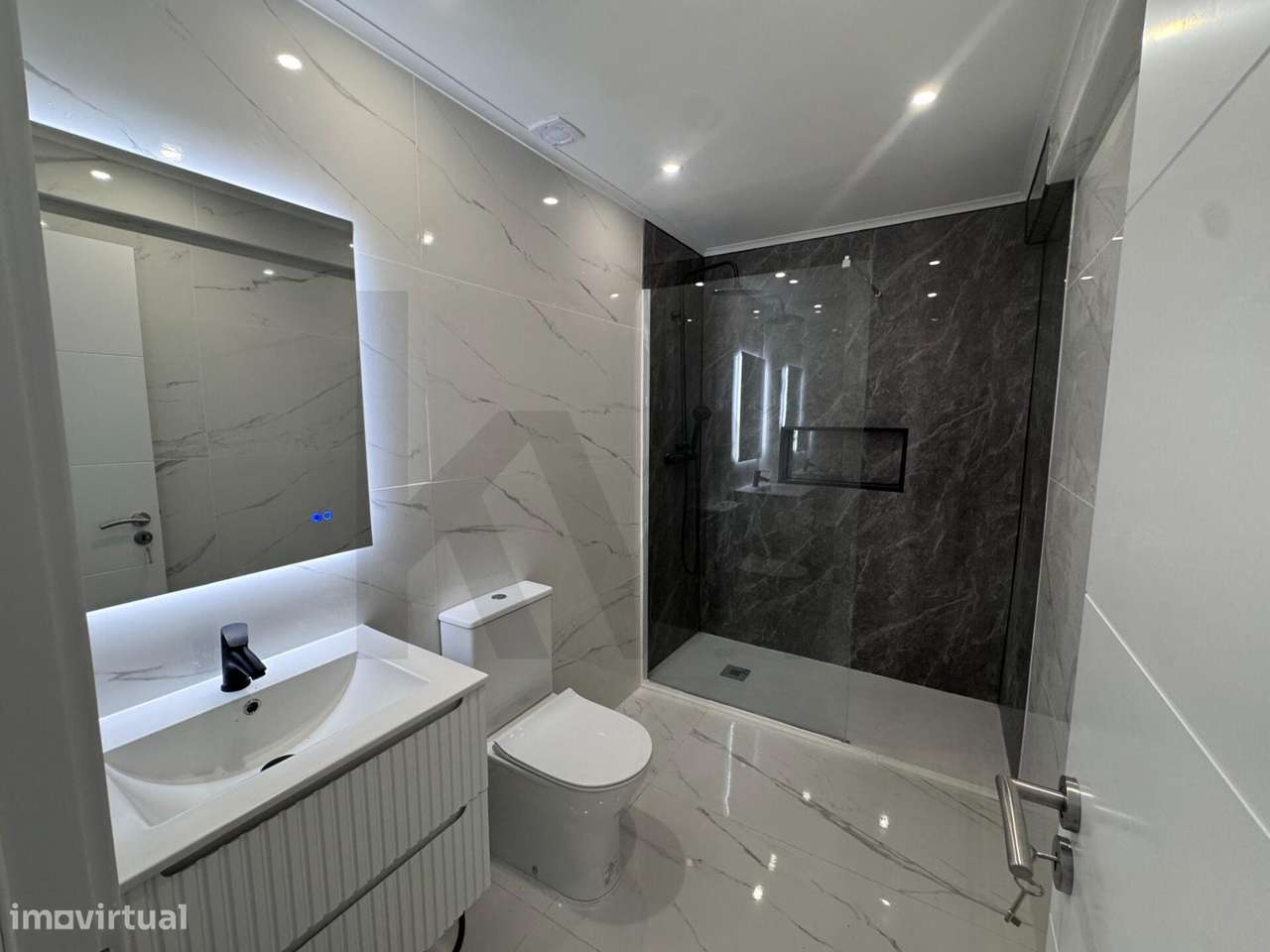 Apartamento T2+1 no centro da Cruz de Pau - Rua 25 de Abril-8