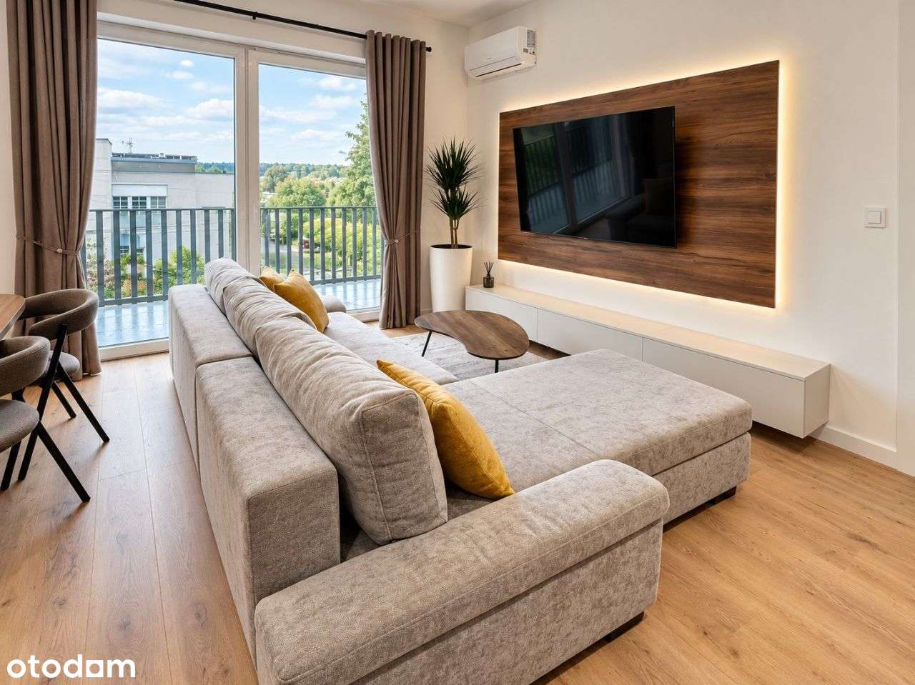 Wyposażony apartament, duży taras, trzy sypialnie