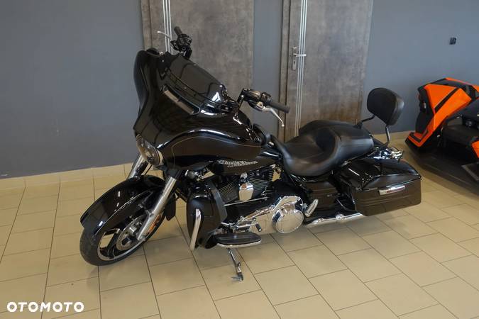 Harley-Davidson Touring Street Glide - 13