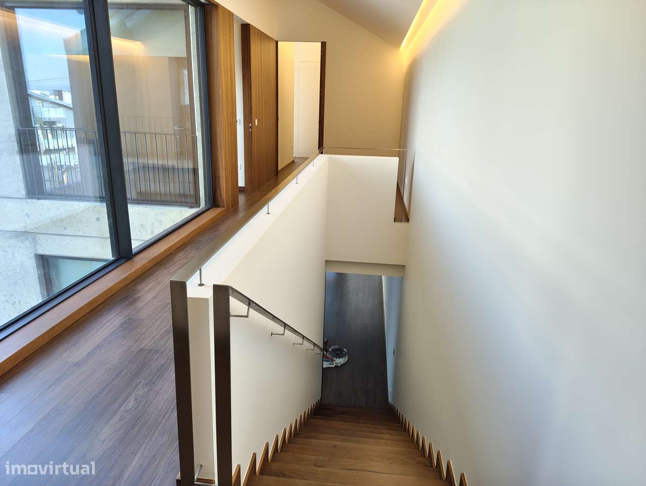 Moradia T5 com piscina e jardim em Canidelo-27