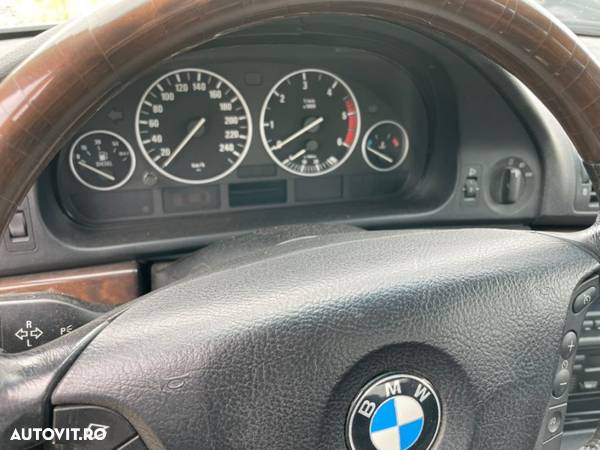 piese bmw e39 Facelift 520d 2002 telefon interior panouri mahon trimuri motor cutie volanta ambreaj radiator jante roti R 16 17 5x120 alutec  capota bara aripa far usa ceasuri bord - 6