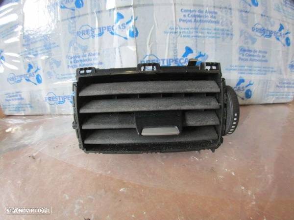 Grelha Friso 920535711 507891  BMW F20 2016 116D 115CV 3P PRETO MEIO DRT GRE VENTILAÇÃO - 1