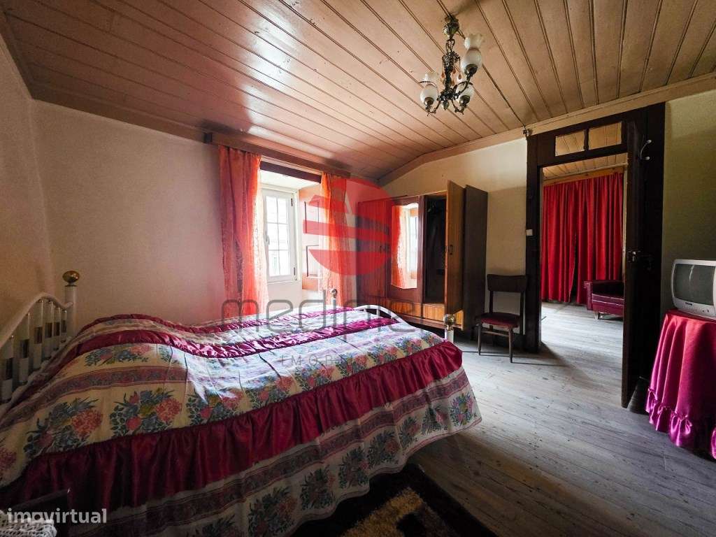 MORADIA T8 C/ LOGRADOURO, COMÉRCIO E TERENO-5