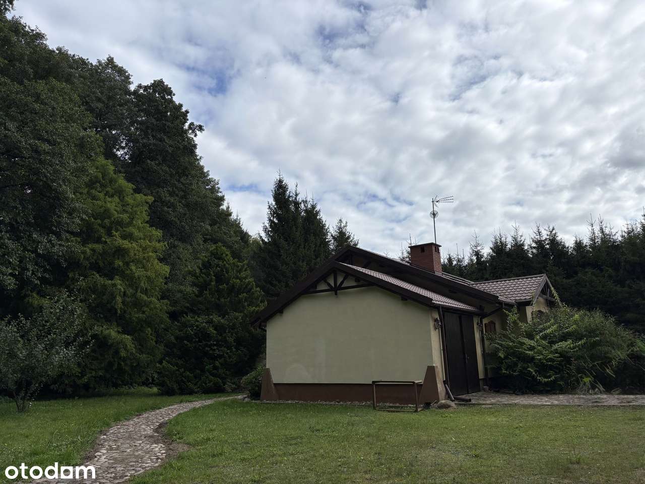 Wyjątkowy dom parterowy w spokojnej okolicy-11