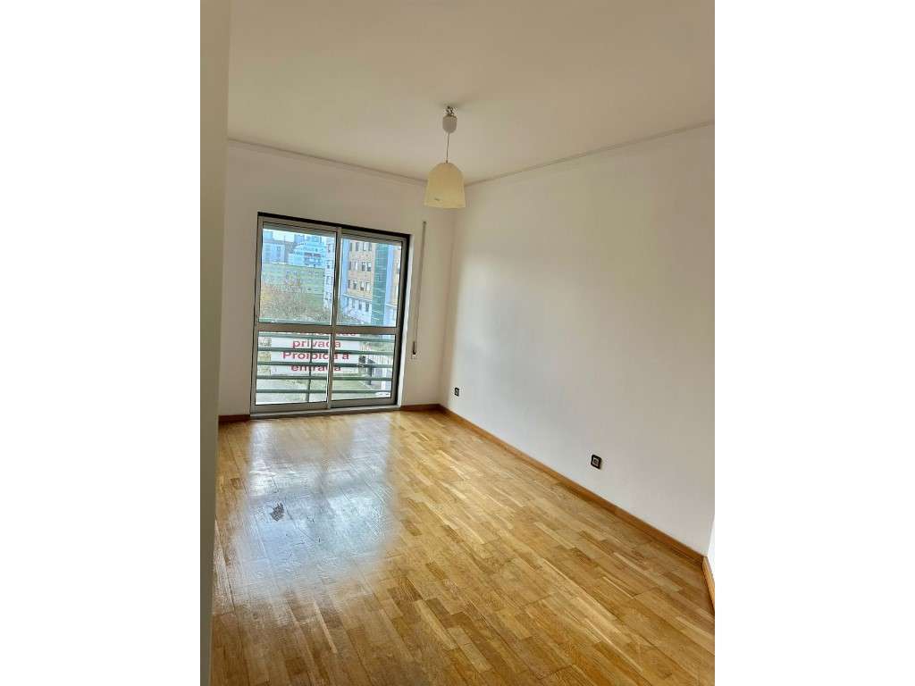 Apartamento T5 Junto às Torres de Lisboa, Rua Tomás Fonseca - Grande imagem: 5/18
