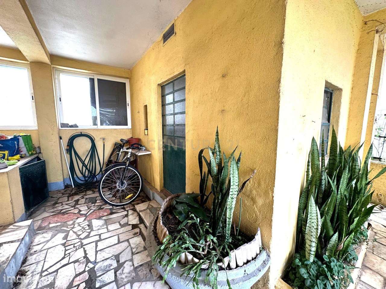 CAPARIDE-Moradia com 3 apartamentos independentes-15