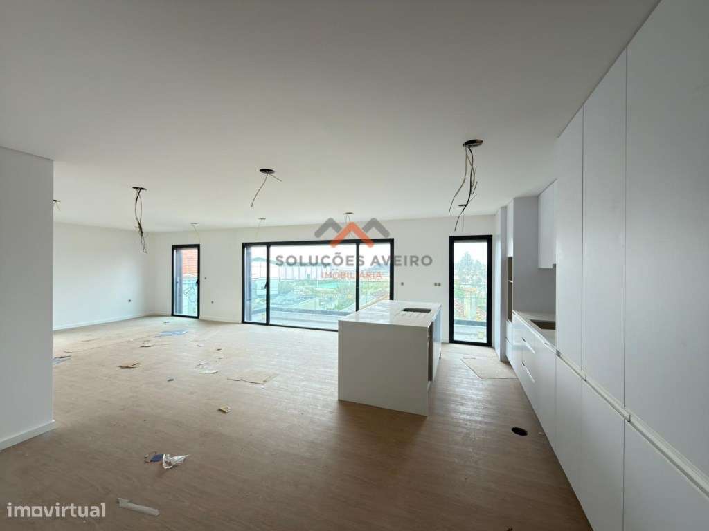 Apartamento T3 Duplex com Terraço | 3 WC | Garagem e Arrumos - Cent... - Grande imagem: 2/33