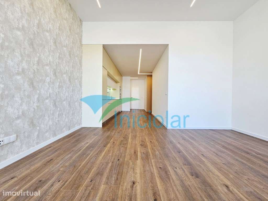 Apartamento T2 Totalmente Remodelado no Centro Histórico de Penafiel-8