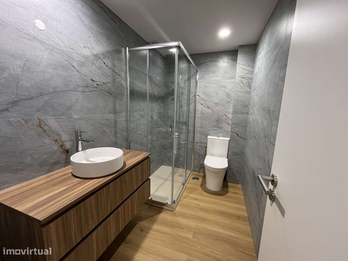 Apartamento T2 totalmente renovado, vista mar-32