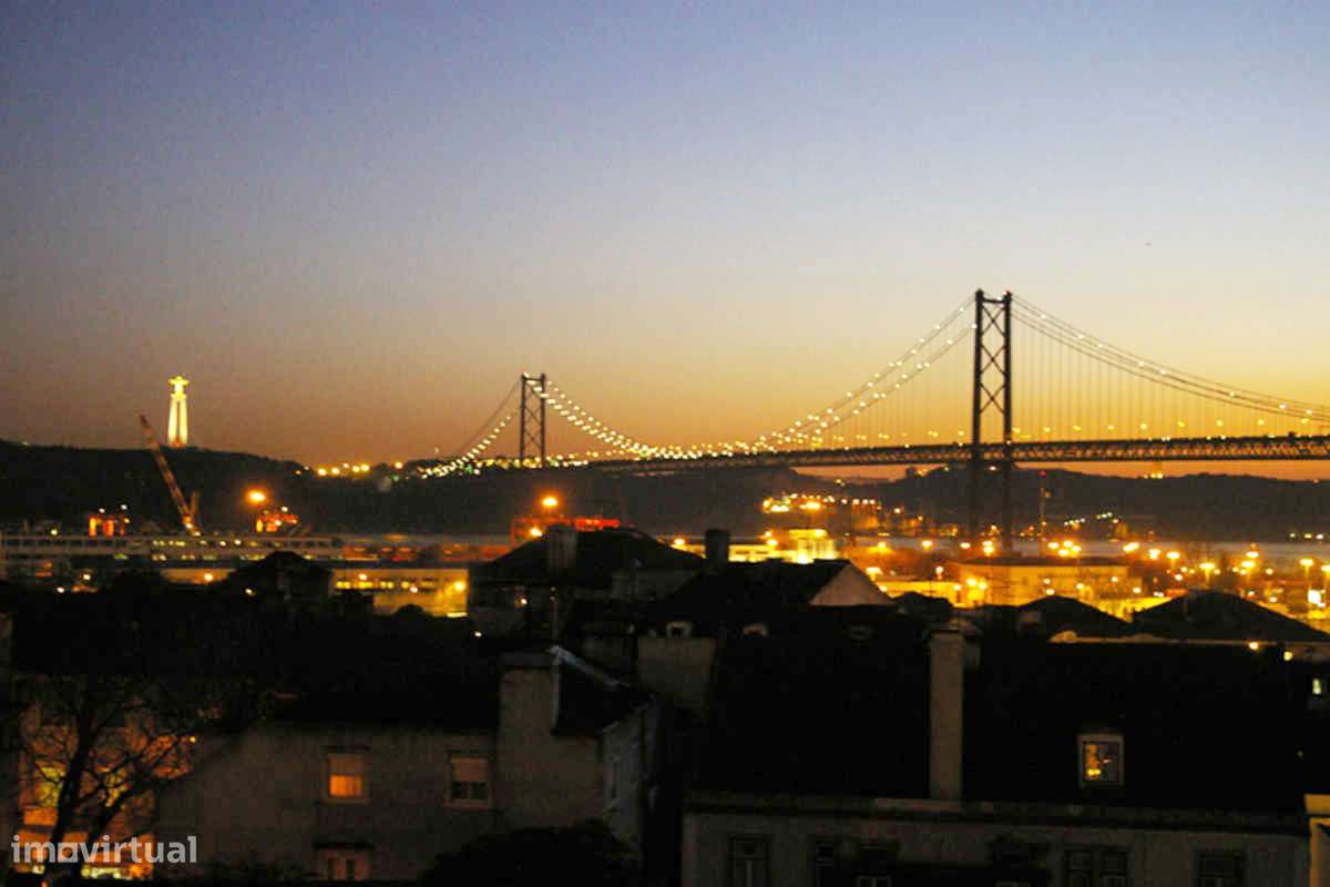 Para Venda T3 (4Assoalhadas) Localizado na Estrela - Lisboa-1