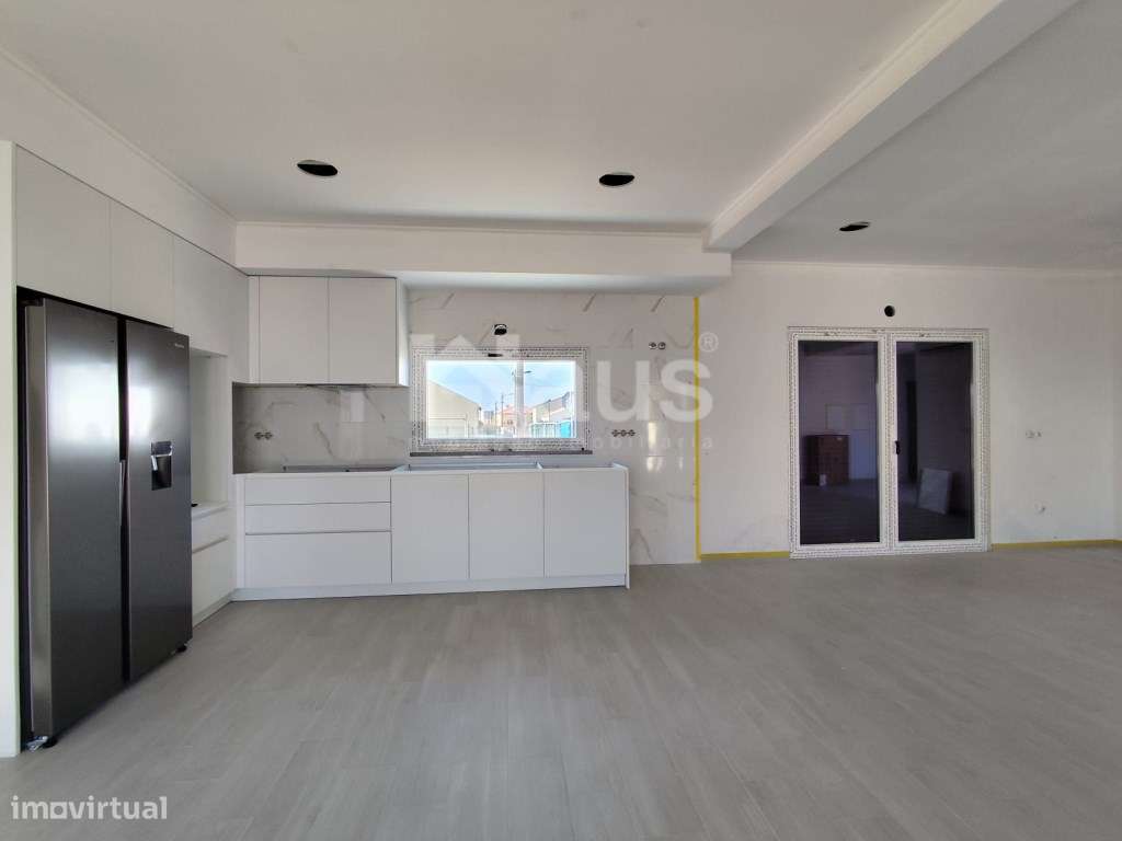 Moradia Isolada T5 inserida em lote de terreno de 600m2 - Grande imagem: 4/24