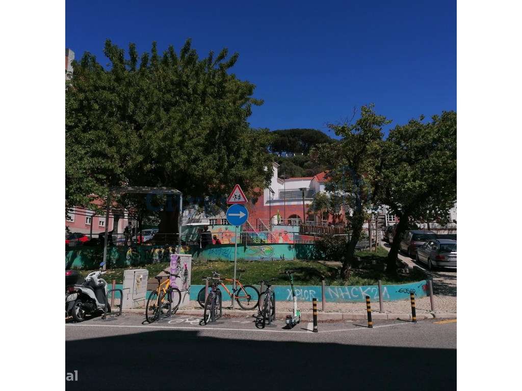 Prédio em Lisboa com rendimento-7