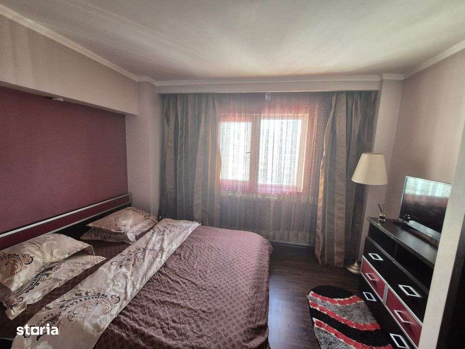 Vanzare apartament 3 camere, situat ULTRACENTRAL, strada Unirii - Imagine principală: 2/8