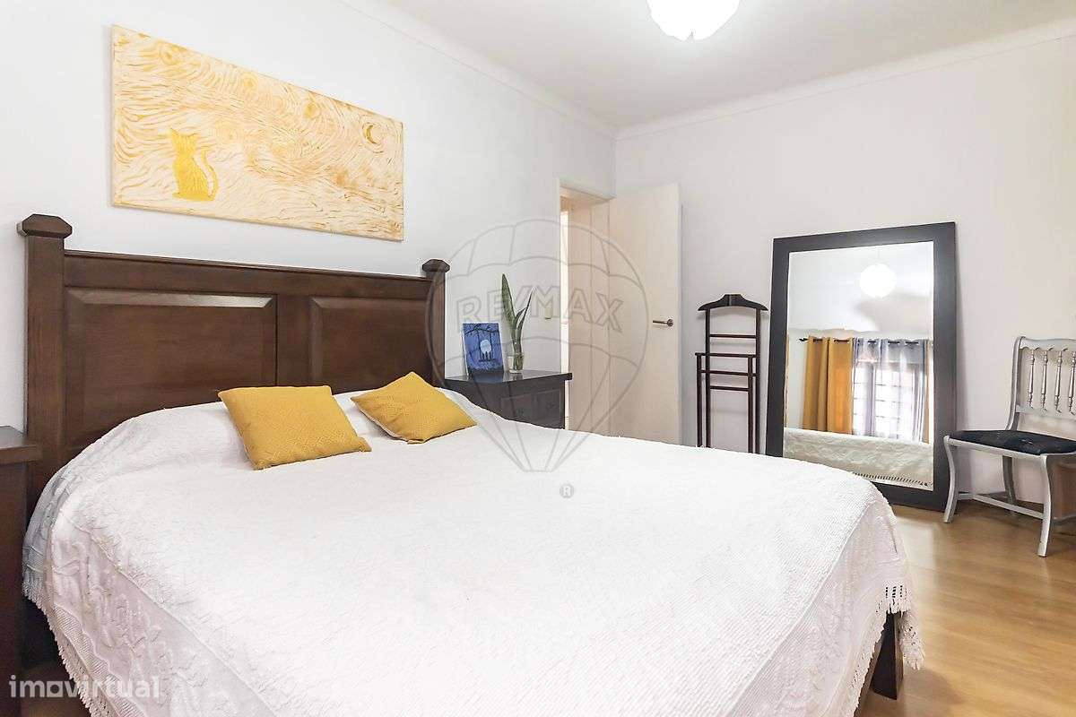 Moradia T5 + Moradia T2 | Terreno 3.717 m² | Azeitão-31