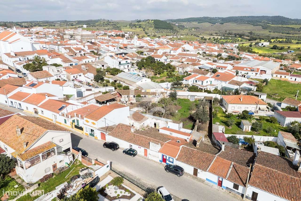 Moradia térrea c/ 311 m² de construção em lote de 1124 m² | Vila de Fr-55